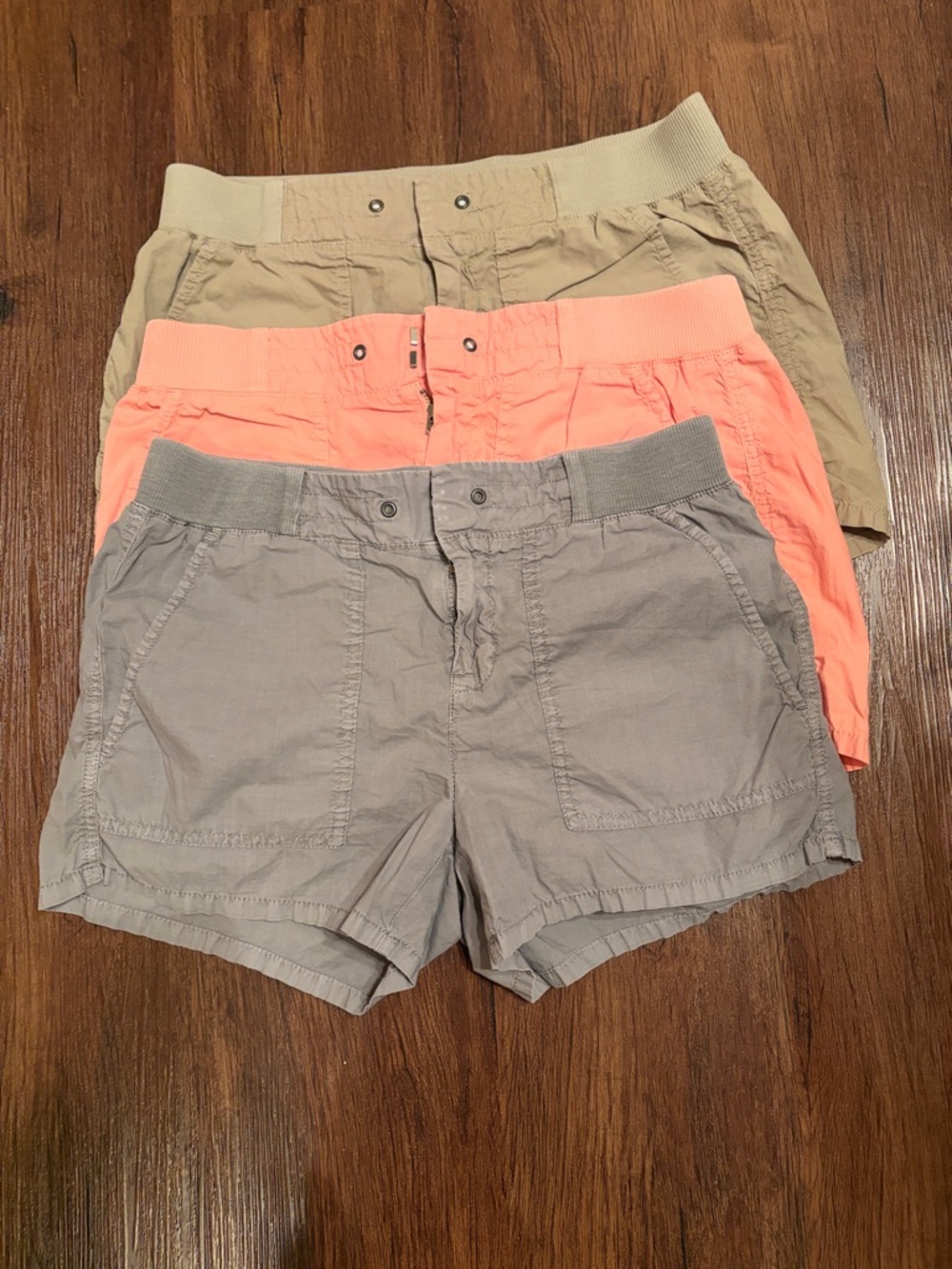 Lou&Grey Shorts set of 3 gray olive peach women size XS cotton